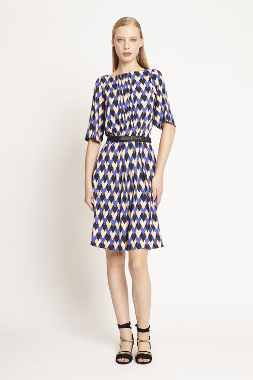 Vestido Jersey Estampa Tressê Pregas Curto